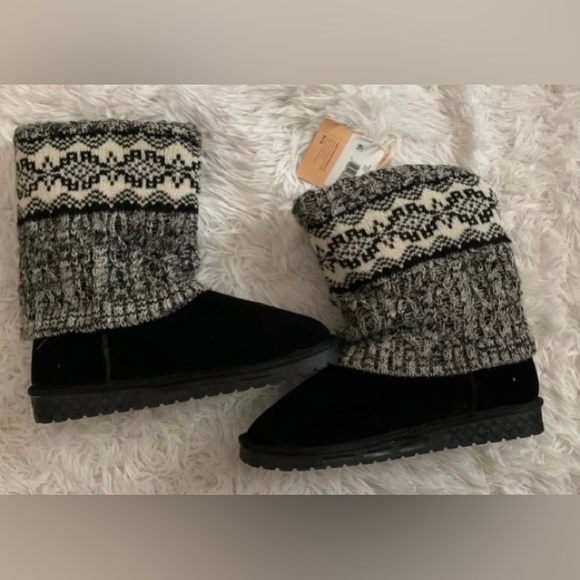 Women’s Mid Calf Cream and Black Knit Boots - Picture 2 of 6